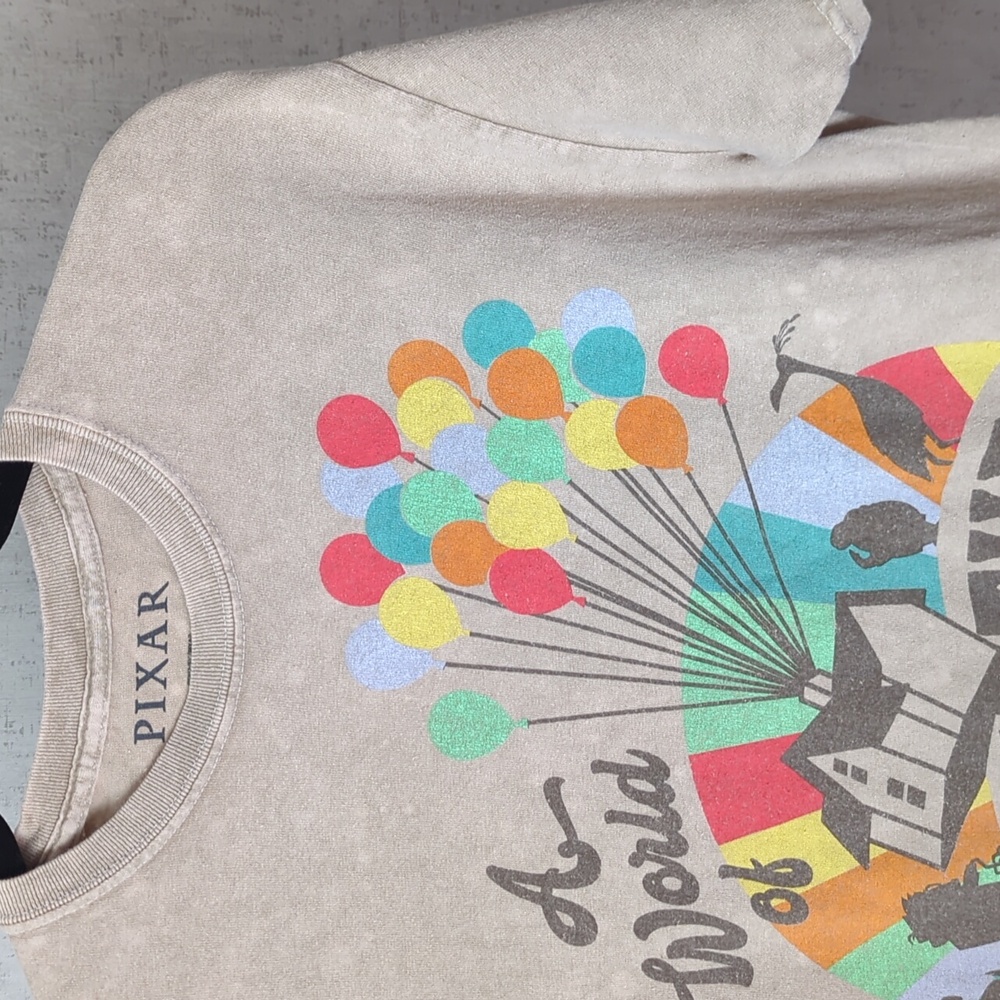 Sz.M . Pixar A World Of Adventure Awaits T-Shirt .. longer belly shirt, cutoff
